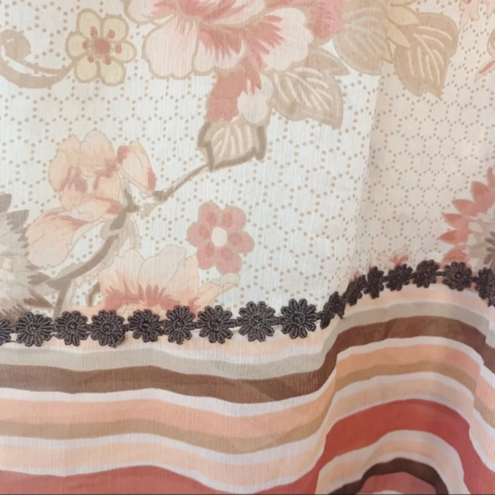 3/15 💚 Rampage | Floral & Striped Pattern Chiffon V-Neck Tunic - Picture 5 of 9